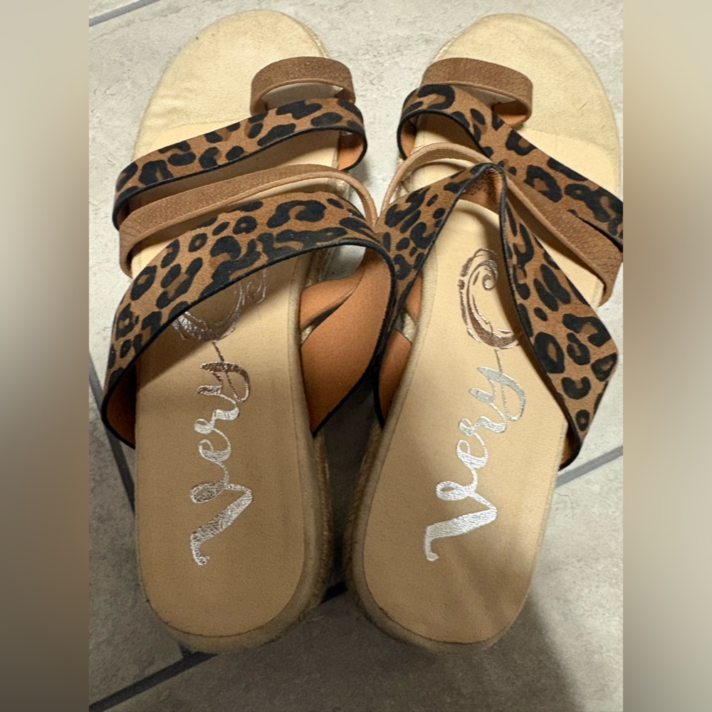 Very G Women's Tan and Black Leopard Sandals